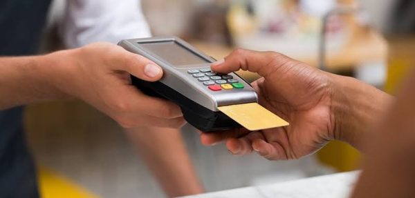 Passar meu cartão na minha própria máquina, pode? O que acontece?
